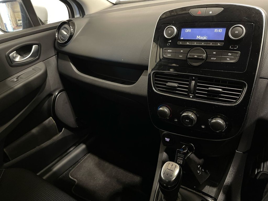 USED 2019 69 RENAULT CLIO 0.9 TCe Play Hatchback 5dr Petrol Manual Euro 6 (s/s) (90 ps) IDEAL 1ST CAR - LOW MILES