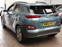 USED 2020 69 HYUNDAI KONA 64kWh Premium SE SUV 5dr Electric Auto (7kW Charger) (204 ps) SAT NAV CARPLAY REAR VIEW CAMERA CRUISE CONTROL HEATED SEATS HEATED STEERING WHEEL PARKING SENSORS LOW MILEAGE 3 OWNERS SERVICE HISTORY