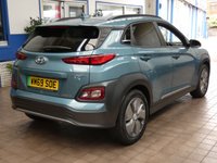 USED 2020 69 HYUNDAI KONA 64kWh Premium SE SUV 5dr Electric Auto (7kW Charger) (204 ps) SAT NAV CARPLAY REAR VIEW CAMERA CRUISE CONTROL HEATED SEATS HEATED STEERING WHEEL PARKING SENSORS LOW MILEAGE 3 OWNERS SERVICE HISTORY