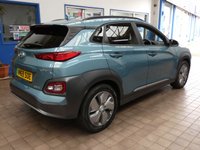 USED 2020 69 HYUNDAI KONA 64kWh Premium SE SUV 5dr Electric Auto (7kW Charger) (204 ps) SAT NAV CARPLAY REAR VIEW CAMERA CRUISE CONTROL HEATED SEATS HEATED STEERING WHEEL PARKING SENSORS LOW MILEAGE 3 OWNERS SERVICE HISTORY