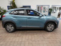 USED 2020 69 HYUNDAI KONA 64kWh Premium SE SUV 5dr Electric Auto (7kW Charger) (204 ps) SAT NAV CARPLAY REAR VIEW CAMERA CRUISE CONTROL HEATED SEATS HEATED STEERING WHEEL PARKING SENSORS LOW MILEAGE 3 OWNERS SERVICE HISTORY