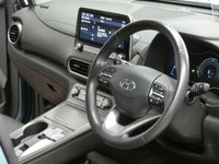 USED 2020 69 HYUNDAI KONA 64kWh Premium SE SUV 5dr Electric Auto (7kW Charger) (204 ps) SAT NAV CARPLAY REAR VIEW CAMERA CRUISE CONTROL HEATED SEATS HEATED STEERING WHEEL PARKING SENSORS LOW MILEAGE 3 OWNERS SERVICE HISTORY