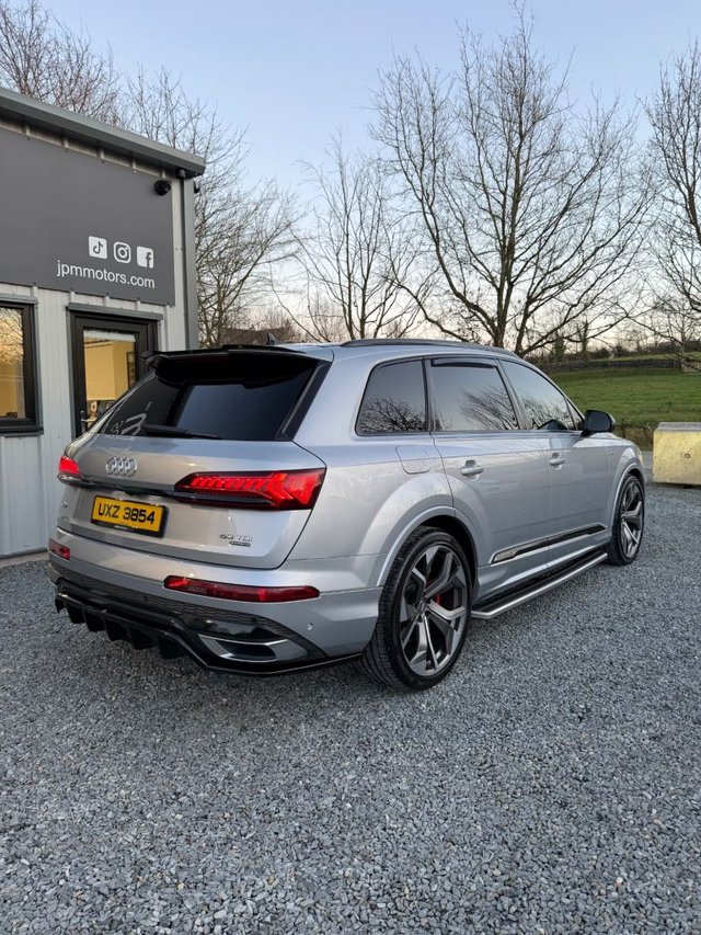 View our AUDI Q7