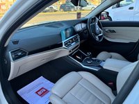 USED 2021 21 BMW 3 SERIES 2.0 320i Sport Touring 5dr Petrol Auto Euro 6 (s/s) (184 ps) 1 OWNER FROM NEW* 3 STAMP BMW SERVICE HISTORY* AUTOMATIC* PADDLE SHIFT* SAT NAV* PARKING SENSORS* CRUISE CONTROL* REVERSING CAMERA* SPLIT BOOT OPENING. HEATED CREAM LEATHER* APPLE CARPLAY* ANDROID AUTO