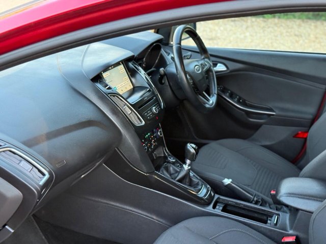 2017 FORD FOCUS - Photo 10