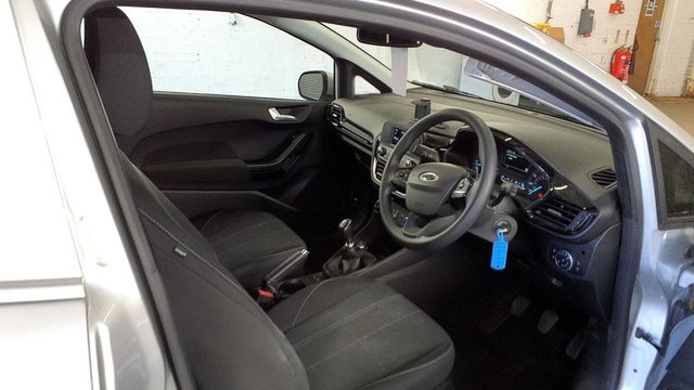 2019 FORD FIESTA VAN - Photo 4