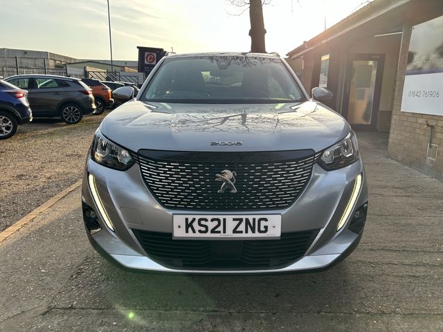 2021 PEUGEOT 2008 - Photo 2