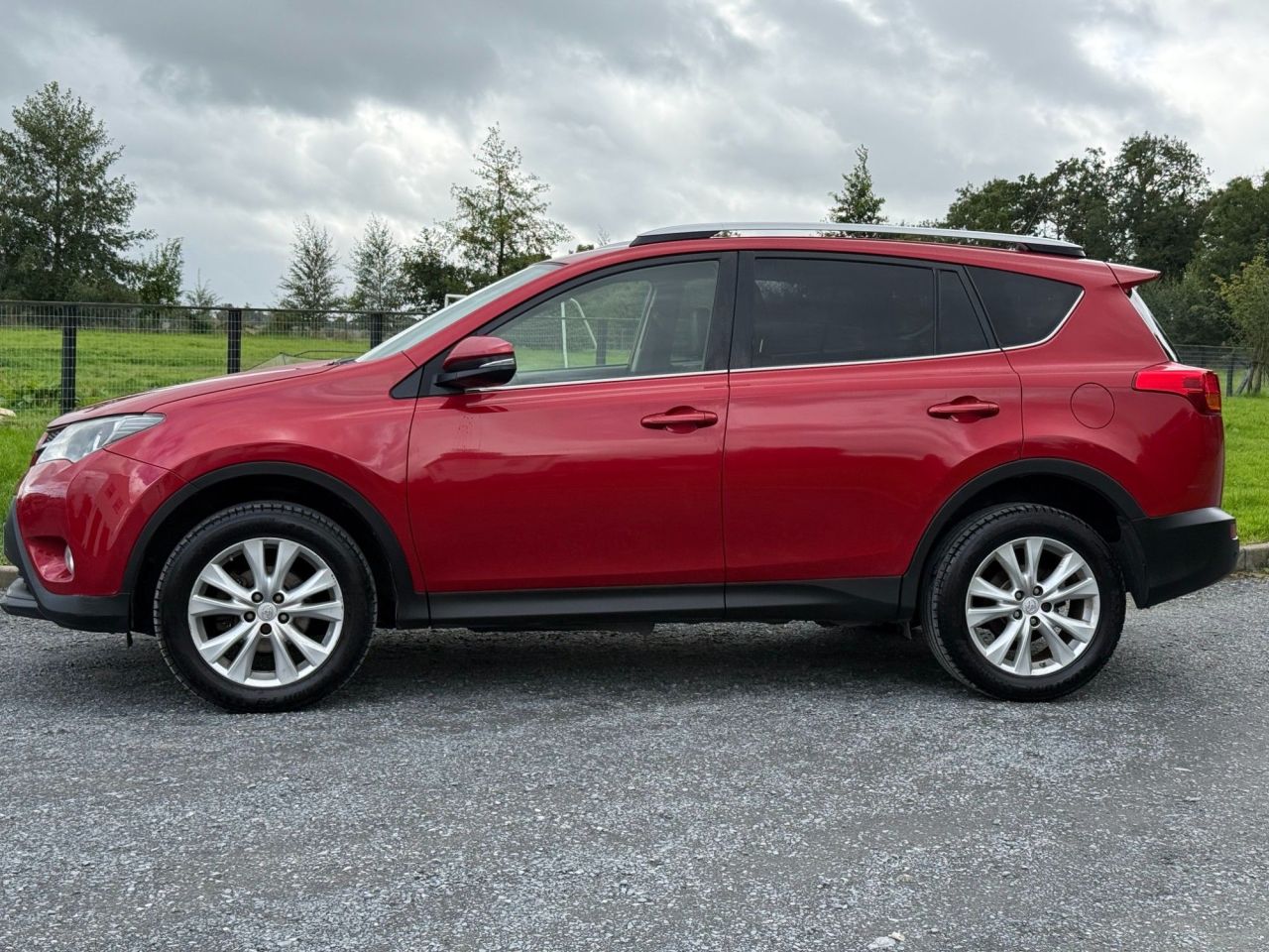 2013 TOYOTA RAV4 2.2 D-4D Invincible SUV 5dr Diesel Manual 4WD Euro 5 (150 ps) - vehicle photo 5 for sale on PureCar