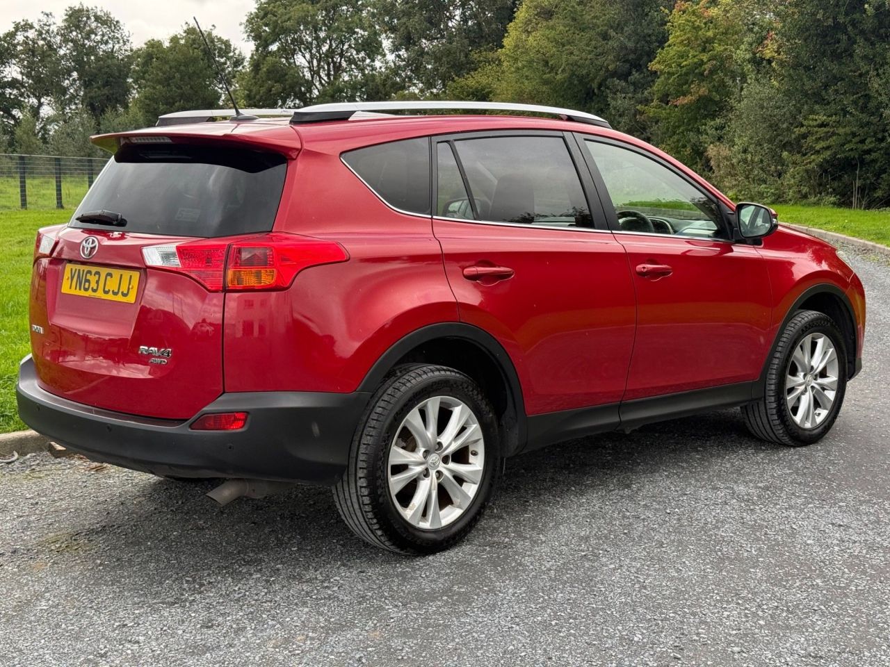 2013 TOYOTA RAV4 2.2 D-4D Invincible SUV 5dr Diesel Manual 4WD Euro 5 (150 ps) - vehicle photo 3 for sale on PureCar