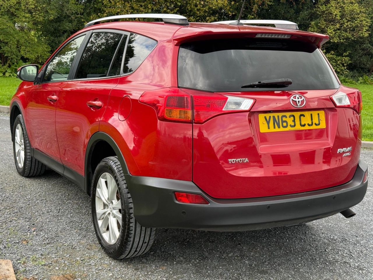 2013 TOYOTA RAV4 2.2 D-4D Invincible SUV 5dr Diesel Manual 4WD Euro 5 (150 ps) - vehicle photo 10 for sale on PureCar