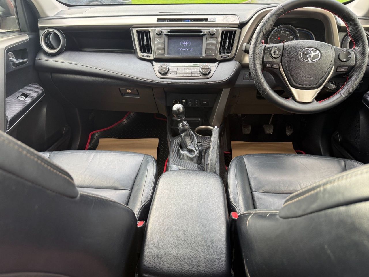 2013 TOYOTA RAV4 2.2 D-4D Invincible SUV 5dr Diesel Manual 4WD Euro 5 (150 ps) - vehicle photo 4 for sale on PureCar