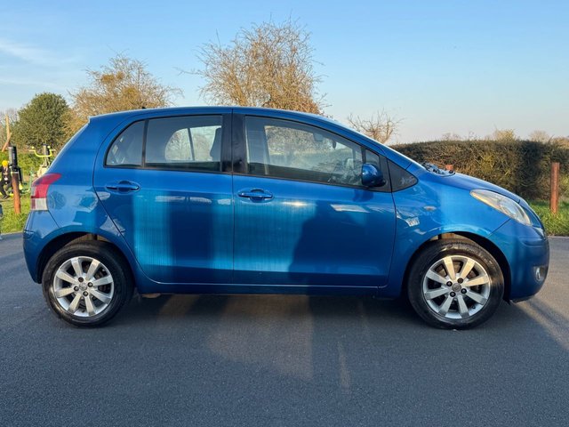 2011 TOYOTA YARIS - Photo 4