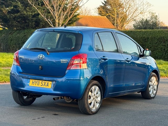 2011 TOYOTA YARIS - Photo 5