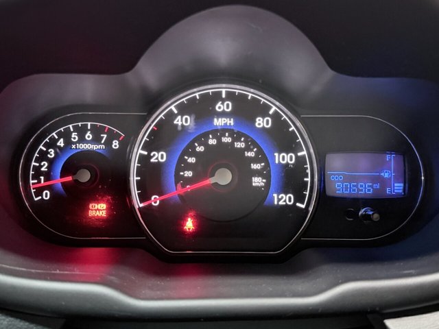 2012 HYUNDAI I10 - Photo 9