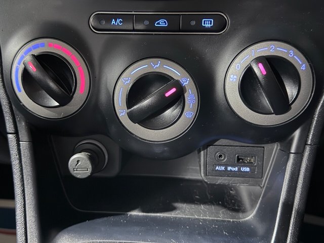 2012 HYUNDAI I10 - Photo 11