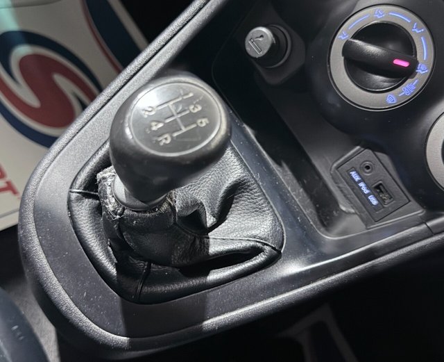 2012 HYUNDAI I10 - Photo 12