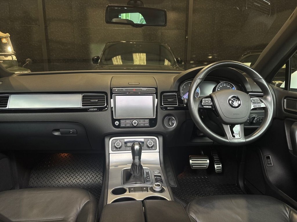 USED 2016 65 VOLKSWAGEN TOUAREG 3.0 TDI V6 BlueMotion Tech R-Line SUV 5dr Diesel Tiptronic 4WD Euro 6 (s/s) (262 ps) 2 OWNERS|JUST SERVICED