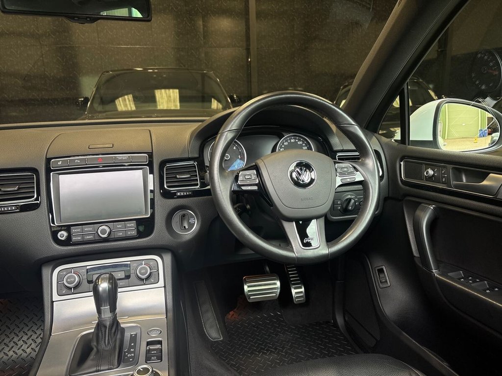 USED 2016 65 VOLKSWAGEN TOUAREG 3.0 TDI V6 BlueMotion Tech R-Line SUV 5dr Diesel Tiptronic 4WD Euro 6 (s/s) (262 ps) 2 OWNERS|JUST SERVICED
