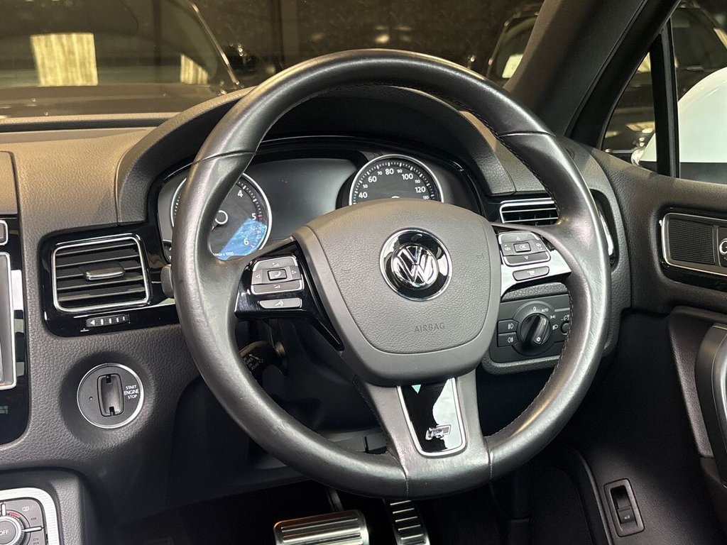 USED 2016 65 VOLKSWAGEN TOUAREG 3.0 TDI V6 BlueMotion Tech R-Line SUV 5dr Diesel Tiptronic 4WD Euro 6 (s/s) (262 ps) 2 OWNERS|JUST SERVICED
