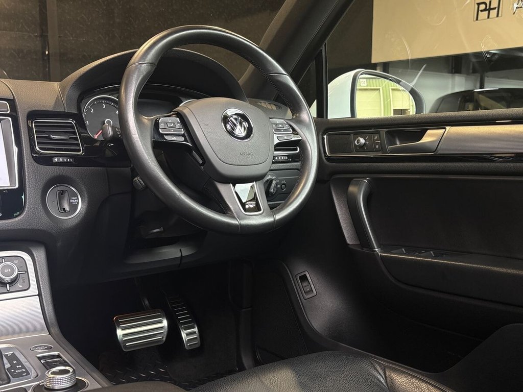 USED 2016 65 VOLKSWAGEN TOUAREG 3.0 TDI V6 BlueMotion Tech R-Line SUV 5dr Diesel Tiptronic 4WD Euro 6 (s/s) (262 ps) 2 OWNERS|JUST SERVICED
