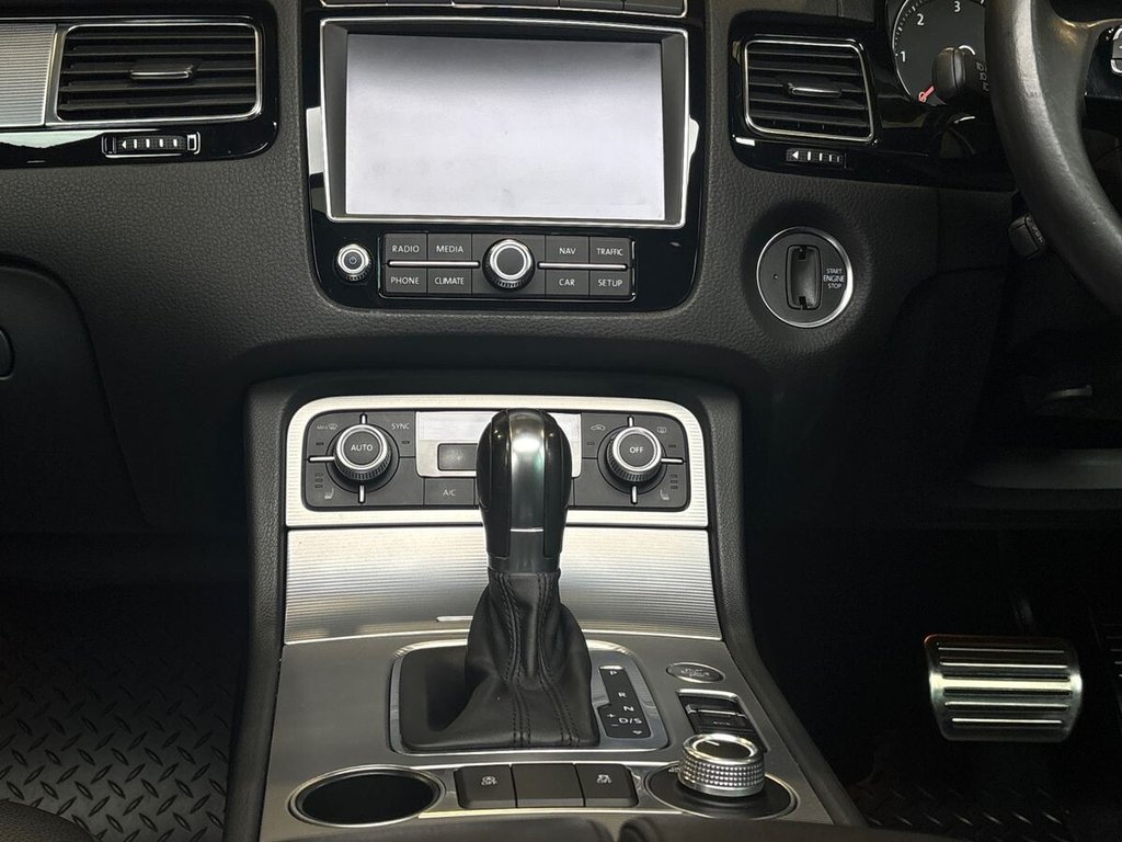 USED 2016 65 VOLKSWAGEN TOUAREG 3.0 TDI V6 BlueMotion Tech R-Line SUV 5dr Diesel Tiptronic 4WD Euro 6 (s/s) (262 ps) 2 OWNERS|JUST SERVICED