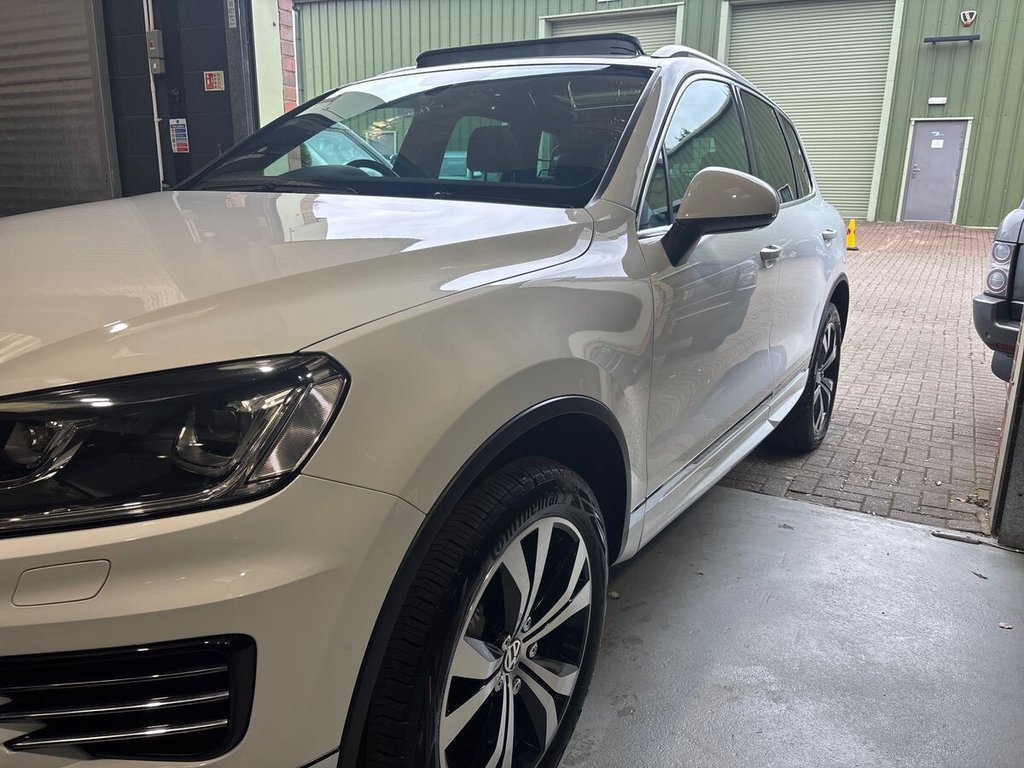 USED 2016 65 VOLKSWAGEN TOUAREG 3.0 TDI V6 BlueMotion Tech R-Line SUV 5dr Diesel Tiptronic 4WD Euro 6 (s/s) (262 ps) 2 OWNERS|JUST SERVICED