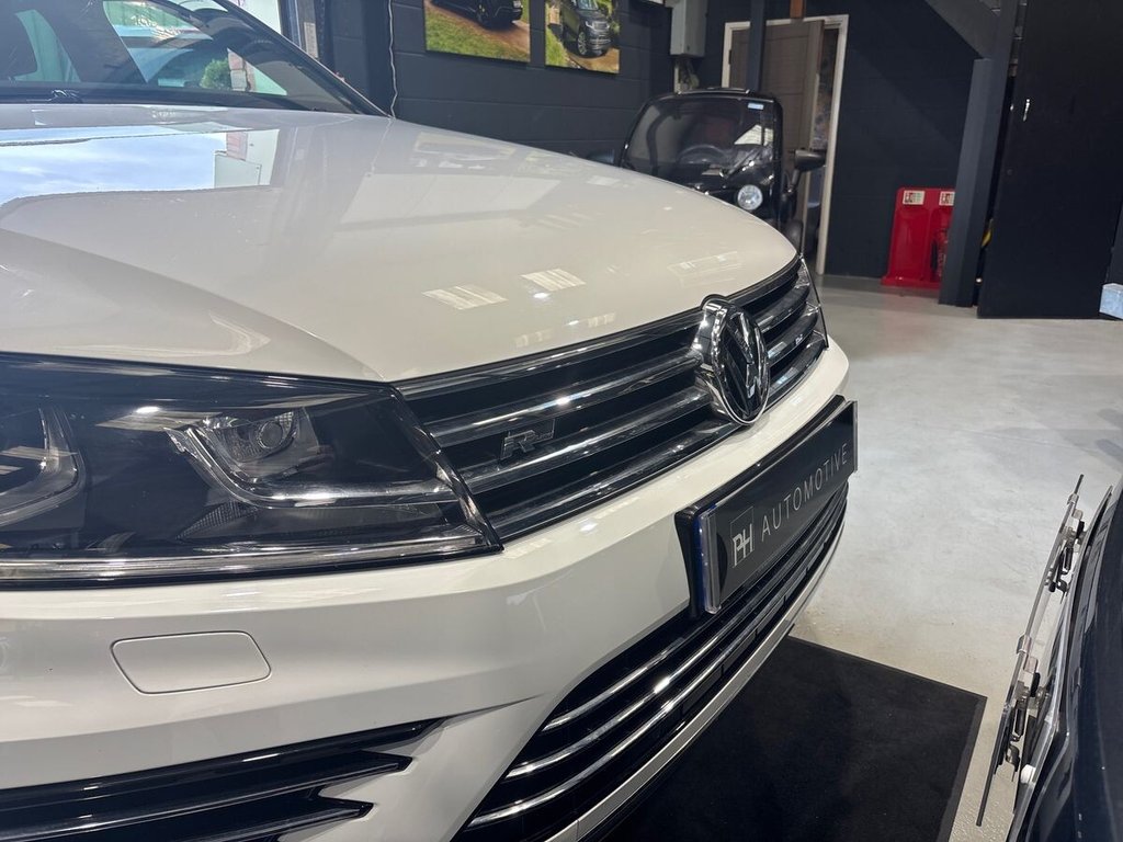 USED 2016 65 VOLKSWAGEN TOUAREG 3.0 TDI V6 BlueMotion Tech R-Line SUV 5dr Diesel Tiptronic 4WD Euro 6 (s/s) (262 ps) 2 OWNERS|JUST SERVICED