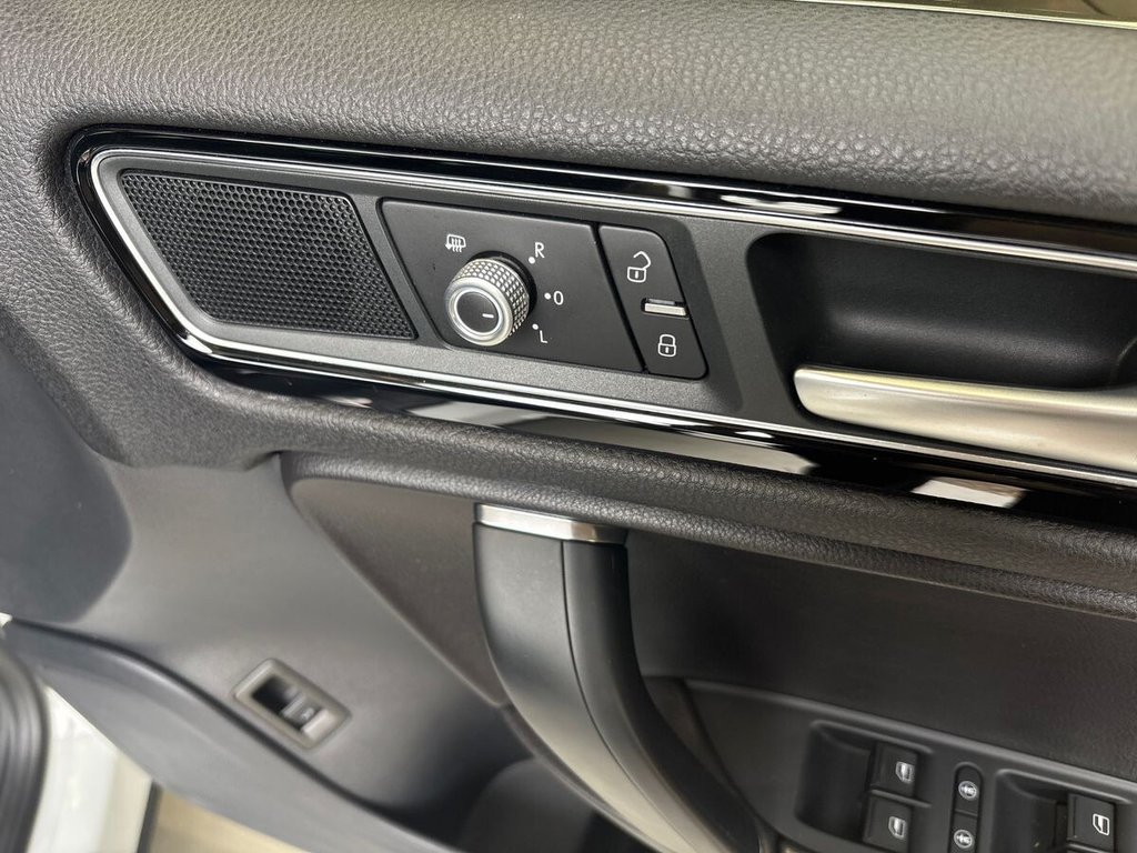 USED 2016 65 VOLKSWAGEN TOUAREG 3.0 TDI V6 BlueMotion Tech R-Line SUV 5dr Diesel Tiptronic 4WD Euro 6 (s/s) (262 ps) 2 OWNERS|JUST SERVICED