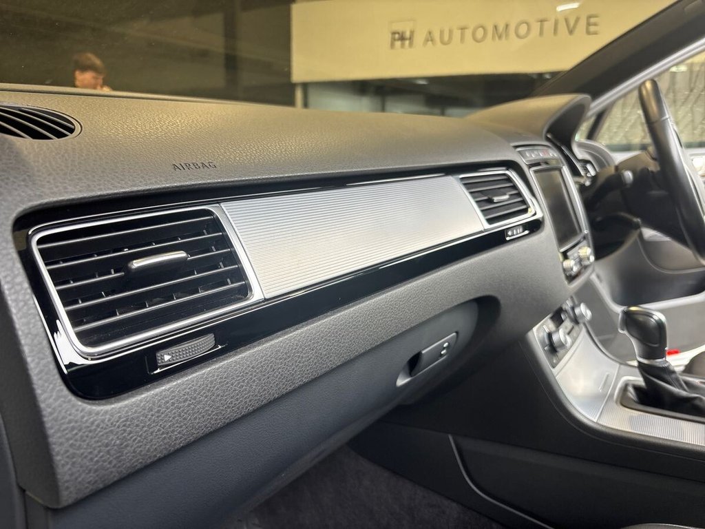 USED 2016 65 VOLKSWAGEN TOUAREG 3.0 TDI V6 BlueMotion Tech R-Line SUV 5dr Diesel Tiptronic 4WD Euro 6 (s/s) (262 ps) 2 OWNERS|JUST SERVICED