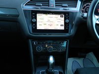USED 2017 67 VOLKSWAGEN TIGUAN 2.0 TDI SEL SUV 5dr Diesel DSG Euro 6 (s/s) (150 ps) PAN SUNROOF DAB SATNAV PARK PILOT