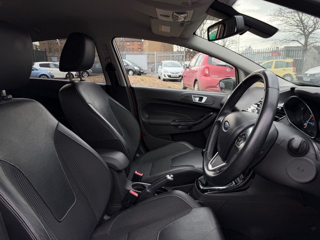 2015 FORD FIESTA - Photo 7