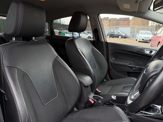 2015 FORD FIESTA - Photo 8