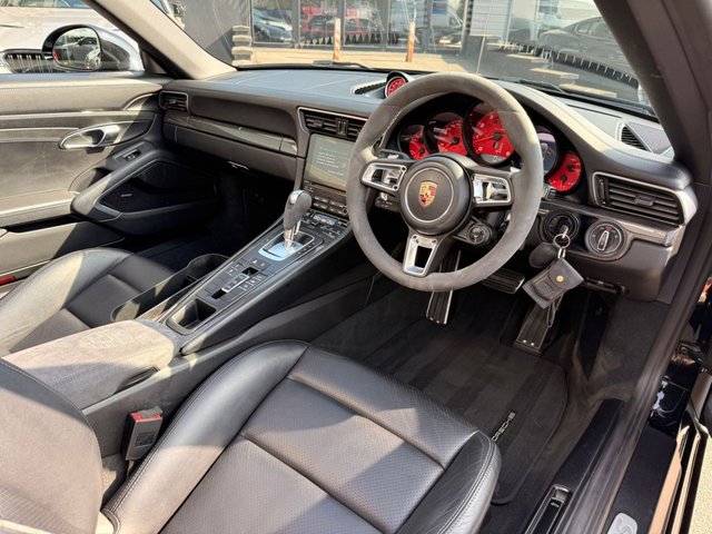 2017 PORSCHE 911 - Photo 4