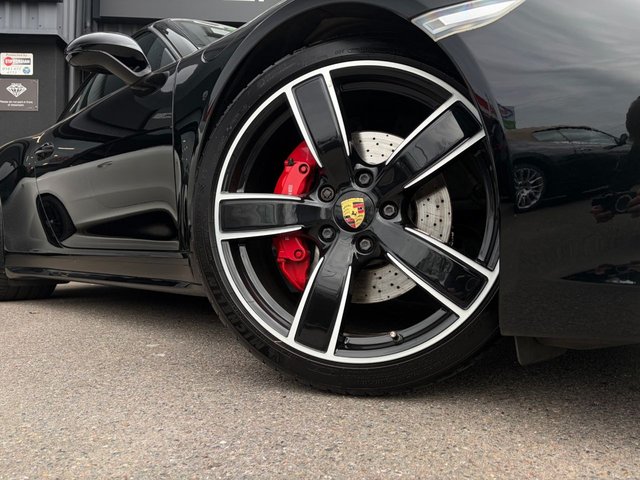 2017 PORSCHE 911 - Photo 3