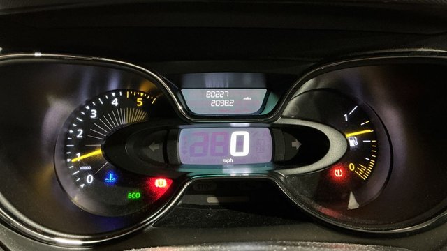 2015 RENAULT CAPTUR - Photo 9