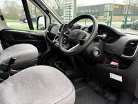 USED 2025 25 SUNLIGHT CLIFF 640X RT AUTO POP TOP - 4 Belt - 4 Berth - Fixed End Bed Over Storage HUGE SAVING FROM NEW/POP TOP