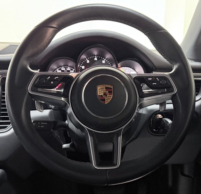 2018 PORSCHE MACAN - Photo 8