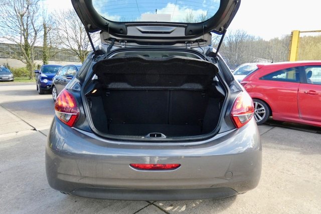 2019 PEUGEOT 208 - Photo 8