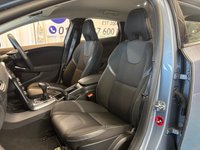 USED 2017 17 VOLVO V40 2.0 T3 Momentum Hatchback 5dr Petrol Manual Euro 6 (s/s) (152 ps)+2 KEYS+1 OWNER FROM NEW+ALLOYS+FSH 6 STAMPS+HALF LEATHER SEATS+USB+PARK CONTROL+BLUETOOTH+MEDIA+APPS+AUX+CLIMATE+ 2 KEYS+1 OWNER FROM NEW+ALLOYS+FSH 6 STAMPS+HALF LEATHER SEATS+USB+PARK CONTROL+BLUETOOTH+MEDIA+APPS+AUX+CLIMATE+HPI CLEAR