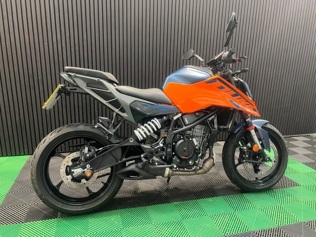 View our KTM 125 DUKE
