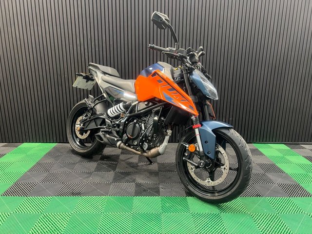 View our KTM 125 DUKE
