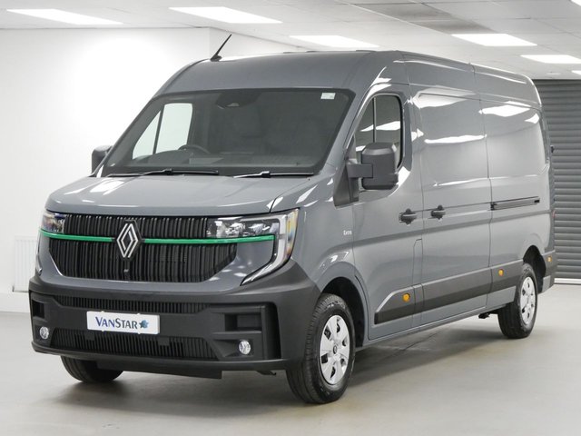 View our Renault Master LM35 2.0 BLUEDCI 170 BHP LONG EXTRA EAG9 AUTOMATIC