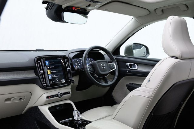 2020 VOLVO XC40 - Photo 3