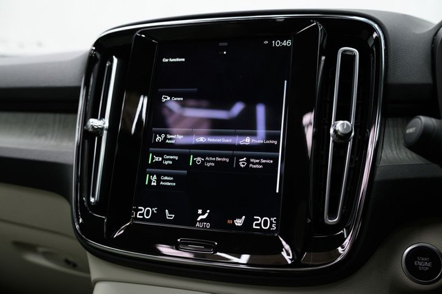 2020 VOLVO XC40 - Photo 9