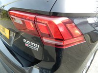 USED 2017 17 VOLKSWAGEN TIGUAN 2.0 TDI BlueMotion Tech SE Navigation SUV 5dr Diesel DSG 4Motion Euro 6 (s/s) (150 ps) REAR PARKING SENSORS PARK PILOT