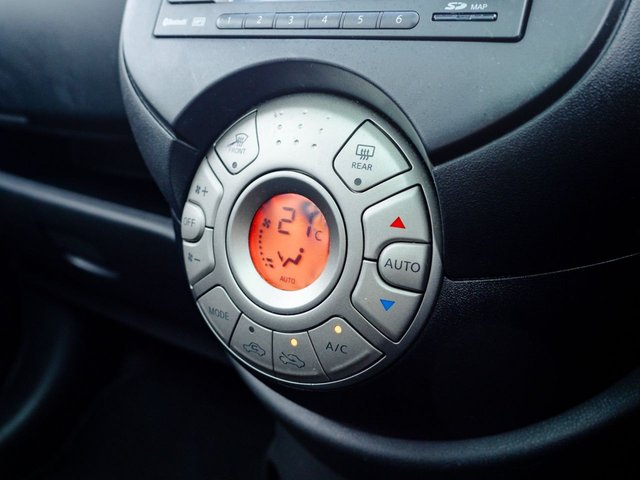 2011 NISSAN MICRA 1.2 12V Tekna Hatchback 5dr Petrol Manual Euro 5 (80 ps) - Photo 6