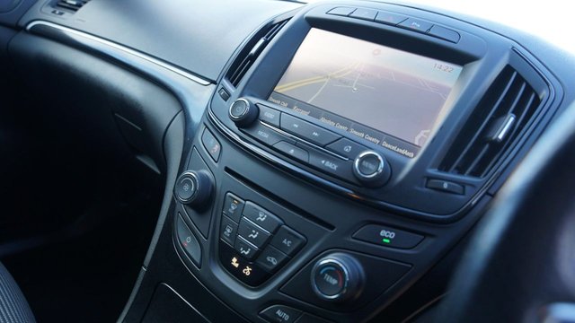 2014 VAUXHALL INSIGNIA 2.0 CDTi ecoFLEX SRi Nav Hatchback 5dr Diesel Manual Euro 5 (s/s) (163 ps) - Photo 5