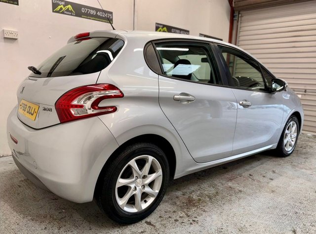 View our PEUGEOT 208