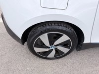 USED 2020 70 BMW I3 White 42.2kWh electric hatchback, 25,450 miles, Automatic, 19in alloys, CarPlay/Android Auto, Sat nav, Rear camera, Heated seats, DAB, A/C. This 2020 BMW i3 presents an exceptional ownership proposition, having been meticulously maintained by a single owner and boasting remarkably low mileage for its age at just 25,450 miles. As a fully electric vehicle, it offers an impressive battery total capacity of 42 kWh, providing a maximum range of 190 miles when new. Charging is convenient, with a full charge at home using a 7kW charger taking approximately 5 hours and 15 minutes, while rapid public charging can replenish the battery from e