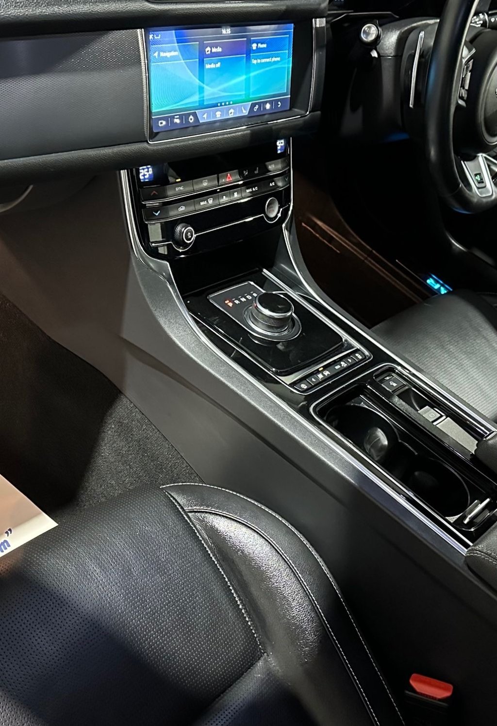 USED 2020 20 JAGUAR XF 2.0i R-Sport GPF Saloon 4dr Petrol Auto Euro 6 (s/s) (250 ps) 
